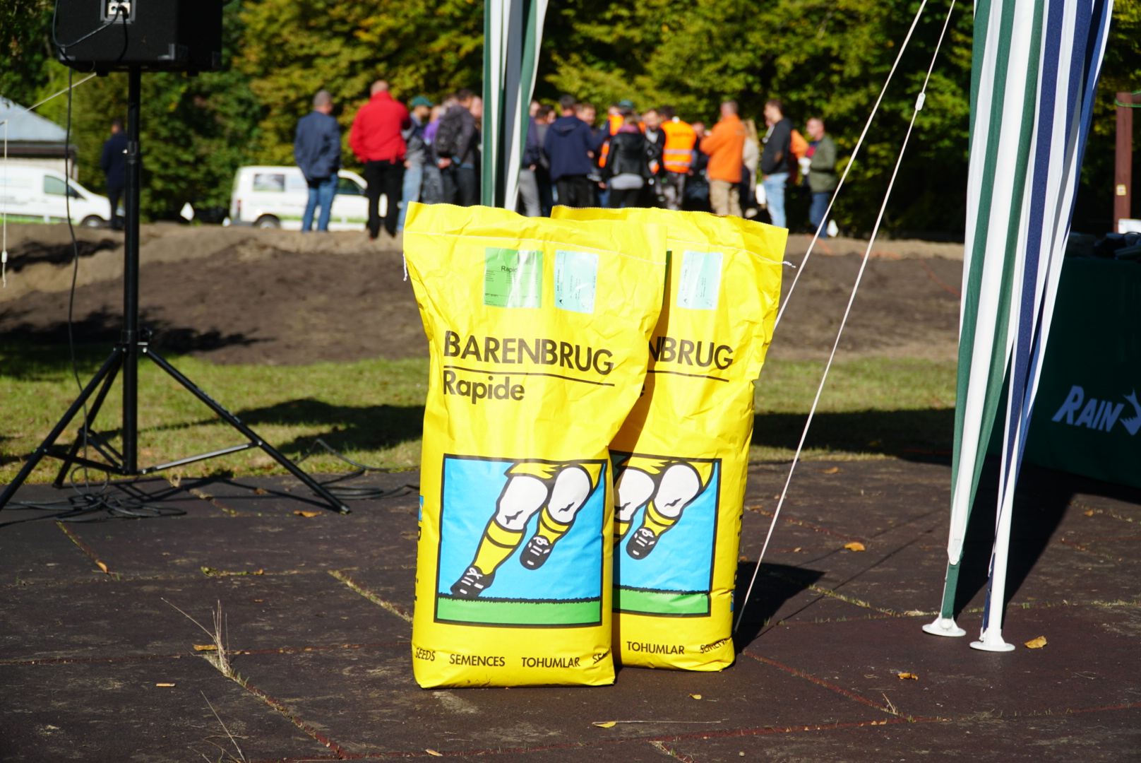 Dom Dziecka w Białymstoku z nową murawą boiska