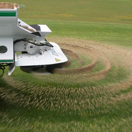 Aeracja i piaskowanie trawnika